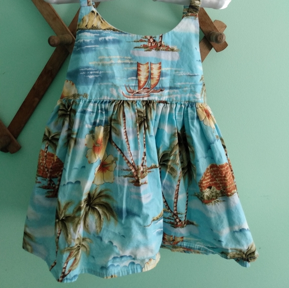 Hawaiian dress - Picture 1 of 2